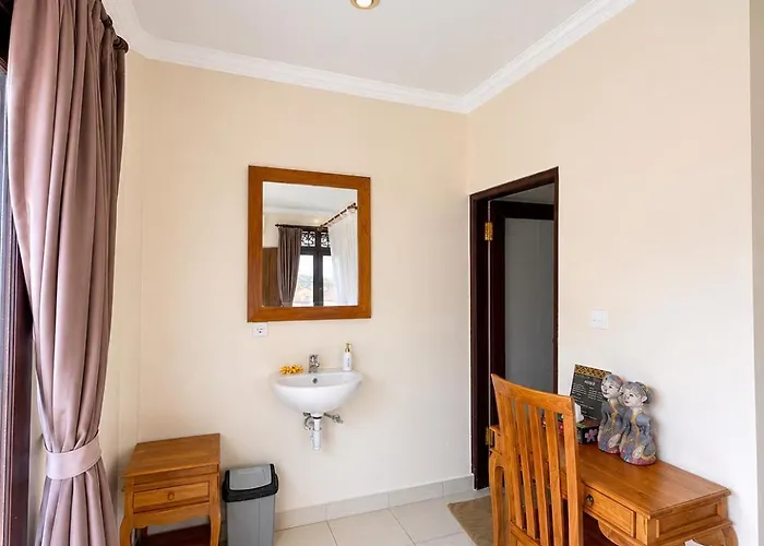 Homestay Nengah House *