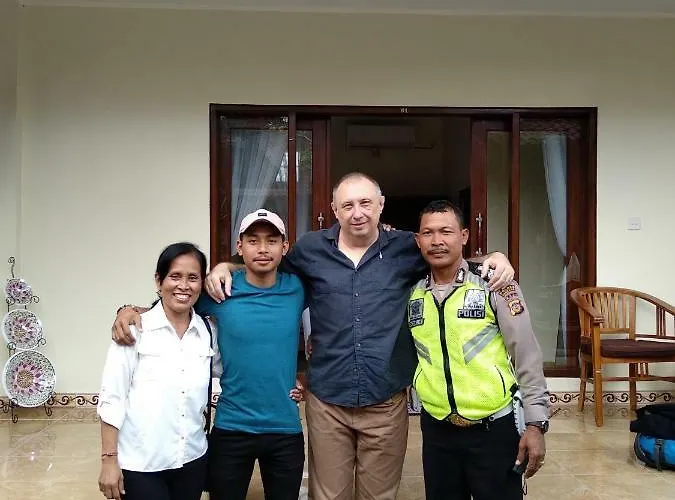 Nengah House Homestay *